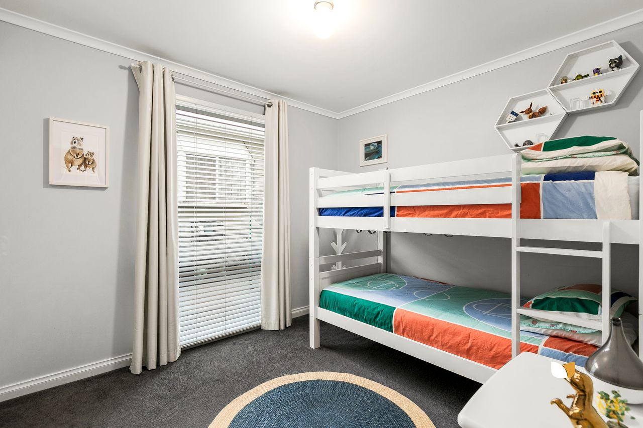31 Pembroke Crescent, Craigieburn — view 9