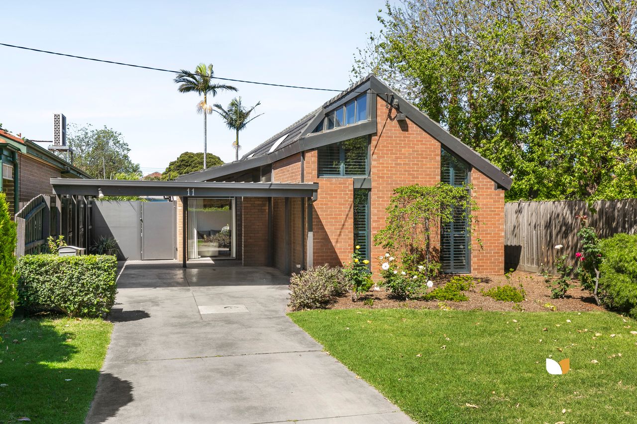 11 Inglebrae Court, Essendon
