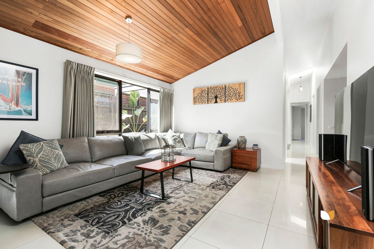 11 Inglebrae Court, Essendon — view 2
