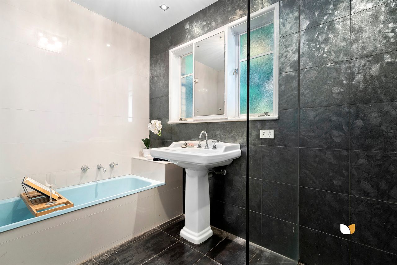 34 Hampton Road, Essendon West — view 10