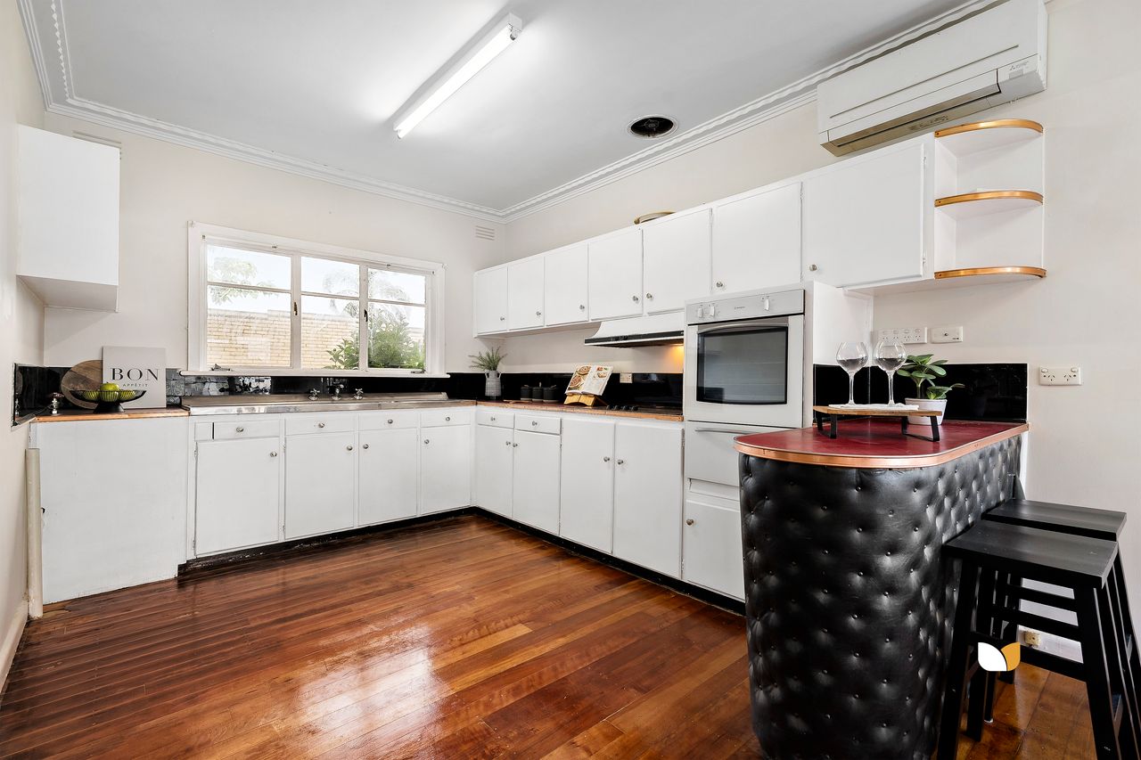 34 Hampton Road, Essendon West — view 5