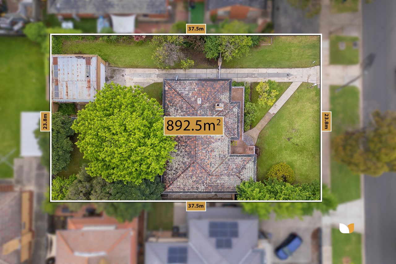 34 Hampton Road, Essendon West — view 2